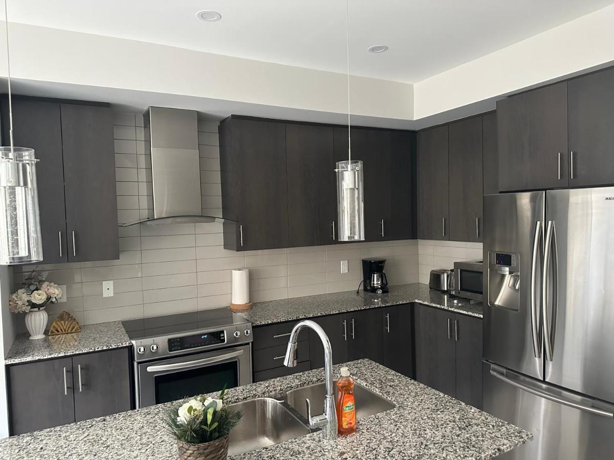 Modern Townhouse, Vaughan, Ontario, Canada 外观 照片